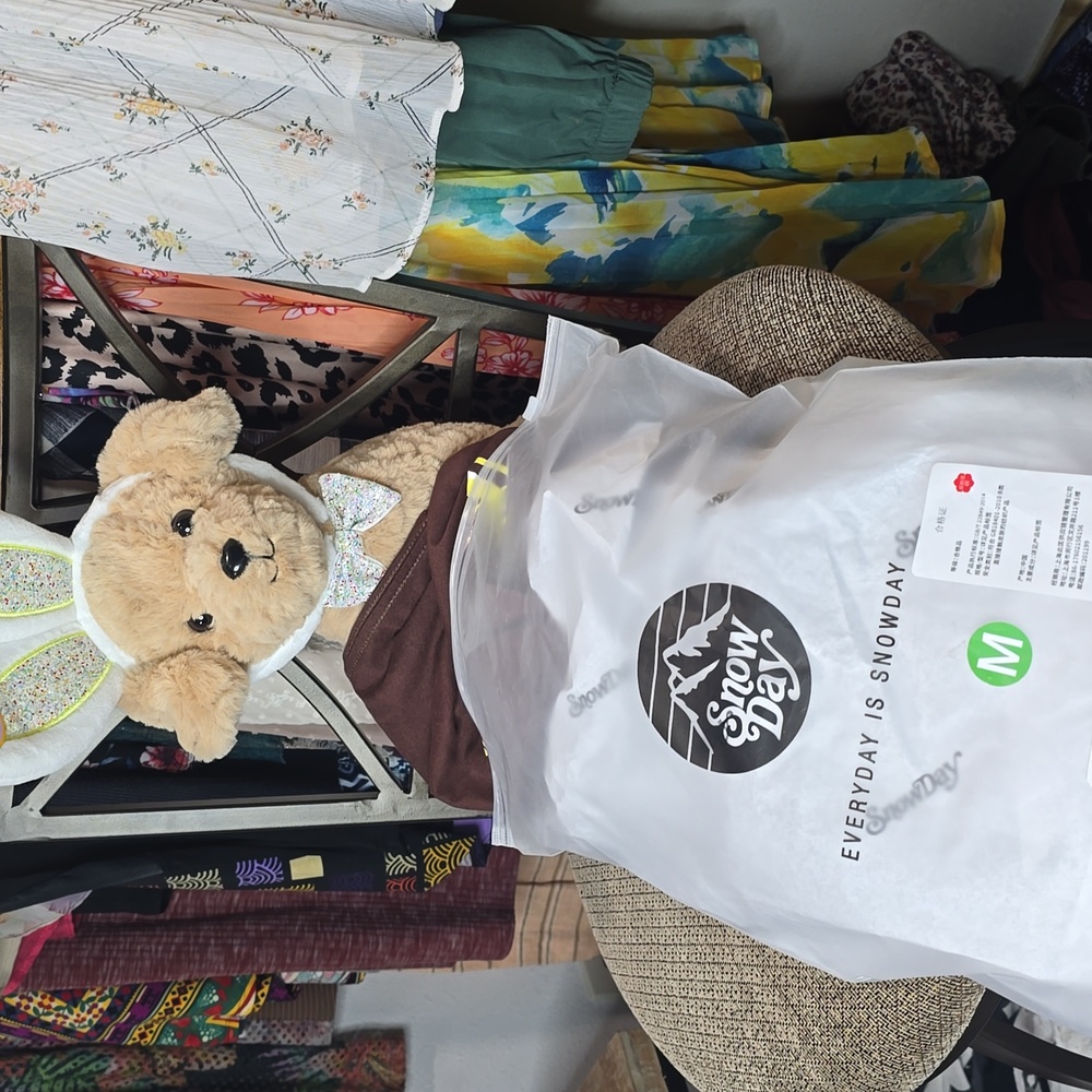 SnowDay Med. Tee NWT